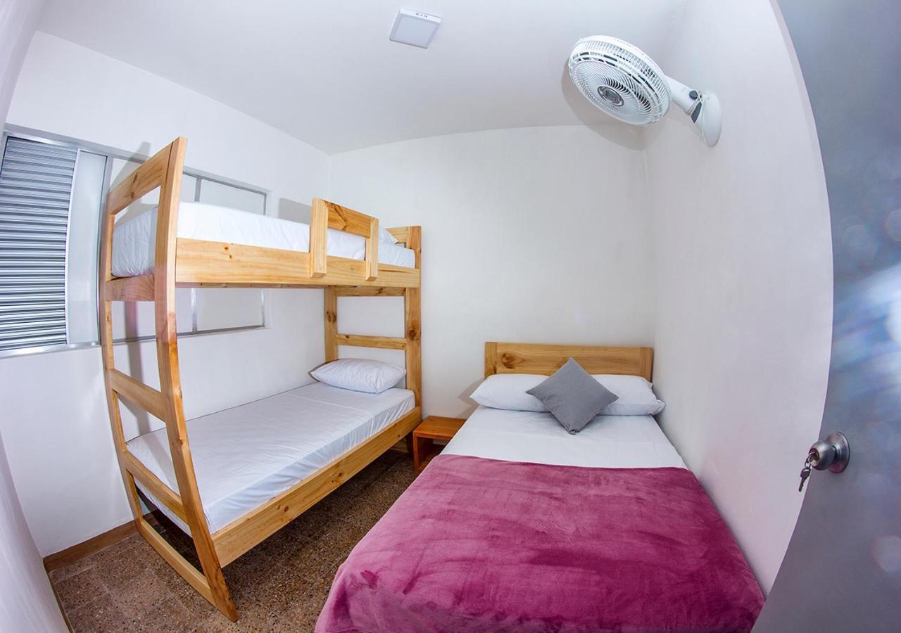 Charlie Palace Hostel Medellín Quarto foto
